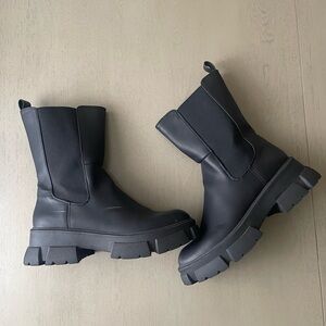 Black Combat Moto Boots with Chunky Sole